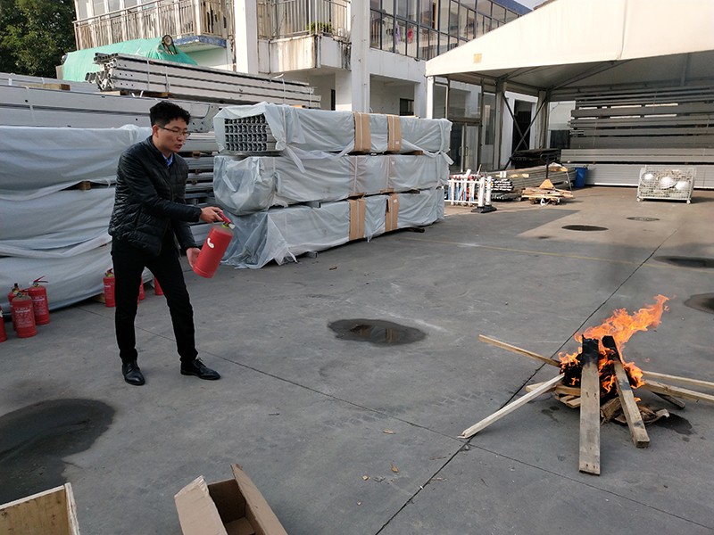 華燁參加消防培訓(xùn)..jpg 華燁參加消防培訓(xùn)..jpg