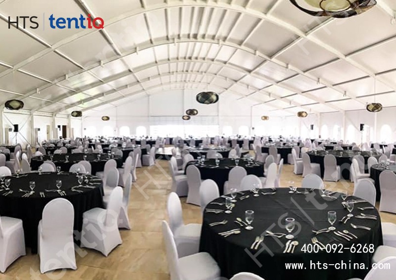 這座篷房空間容納近3000人，抗風(fēng)達(dá)12級(jí)可輕松承接各種活動(dòng)