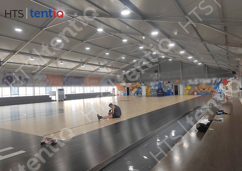 8樓樓頂再建一座裝配式籃球館篷房，充分利用空閑場(chǎng)地避免資源浪費(fèi)