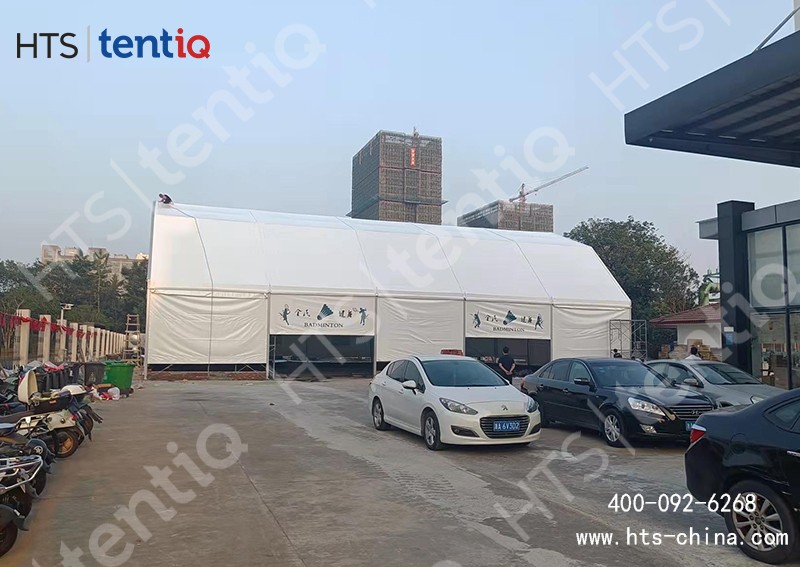 篷房結(jié)構(gòu)做羽毛球館具有很多獨特優(yōu)勢，如今被廣泛使用