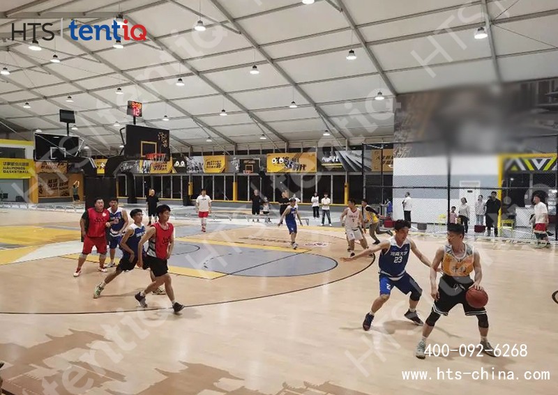 籃球場裝配式棚房可適應(yīng)不同的場地，還降低地基成本