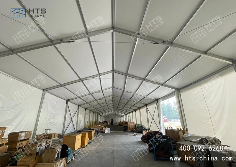 占地接近1400平方米的倉儲篷房，抗雪每平方20厘米
