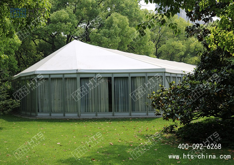 鋁合金結(jié)構(gòu)篷房在五星級(jí)酒店行業(yè)的應(yīng)用，不是住宿，而是活動(dòng)空間