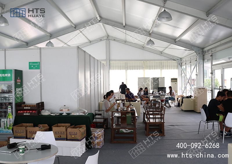 鋁合金框架棚房屬于綠色環(huán)保建筑，搭建現(xiàn)場無焊接