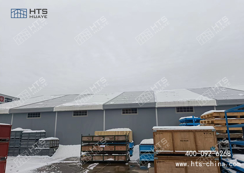 大型倉(cāng)庫(kù)篷房快速滿足臨時(shí)倉(cāng)儲(chǔ)需求，確保物流環(huán)節(jié)的順暢運(yùn)行