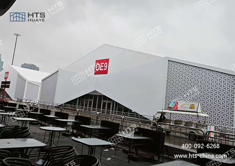 為上海成功交付了 4 座大型展覽篷房，助力當(dāng)?shù)貢够顒拥捻樌_展