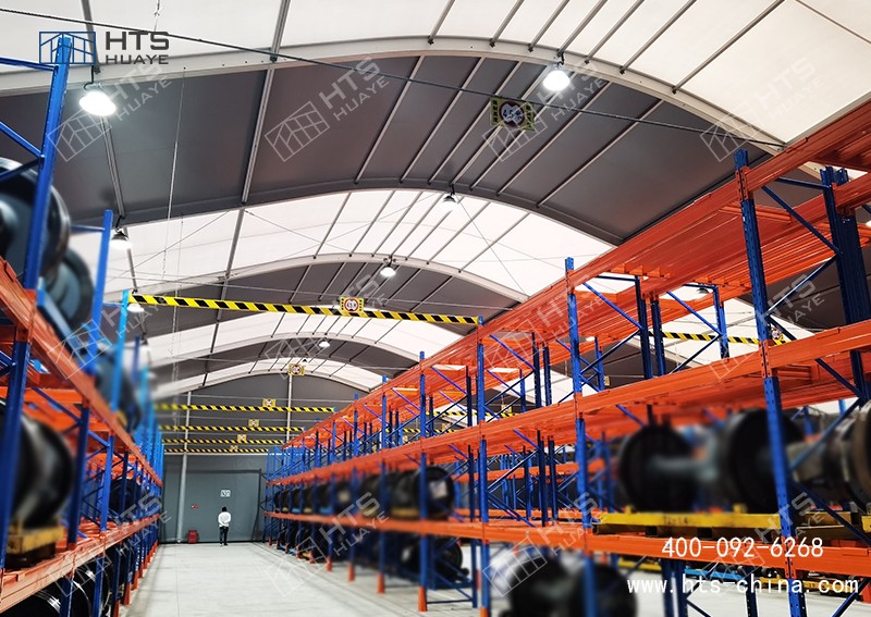 這是一家專注于大跨度抗臺風倉儲篷房生產(chǎn)的專業(yè)工廠